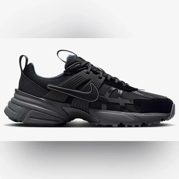 Nike Black and Gray Gore-Tex Sneakers - Picture 2 of 8